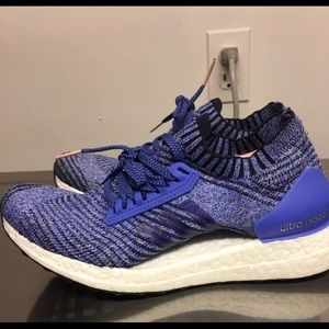EUC BLUE ADIDAS ULTRA BOOST SIZE 6.5
